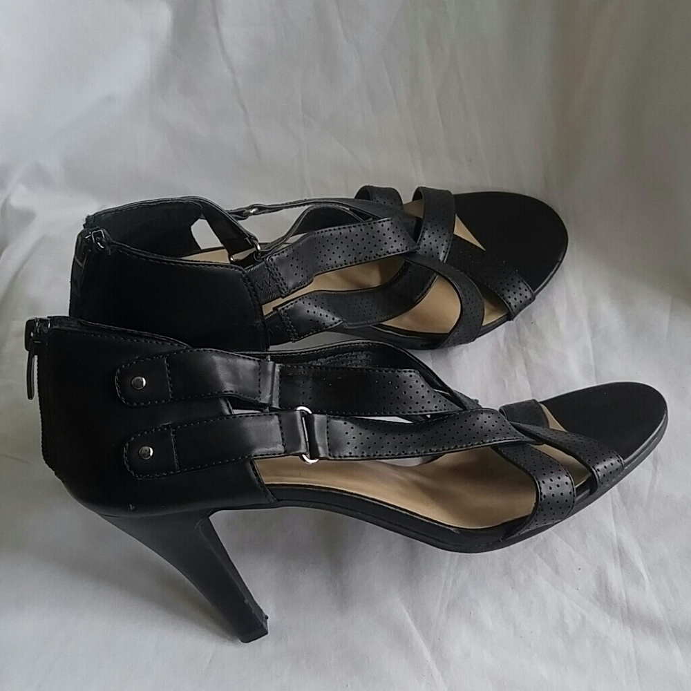 Shoes - Picture 4 of 8